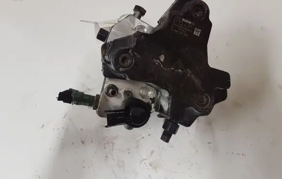 Volvo C30 Fuel injection high pressure pump 0445010111 30756125 092840057