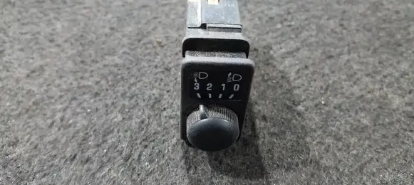 Nissan Primera Headlight level height control switch