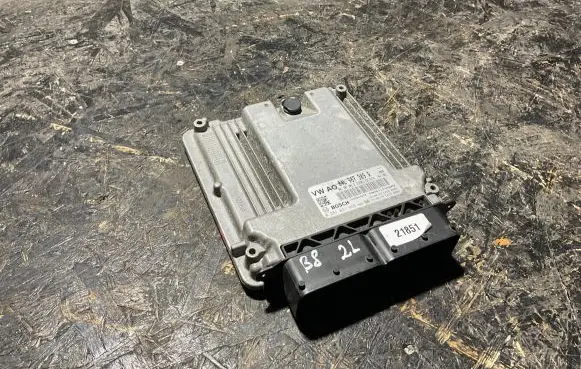 Volkswagen PASSAT B8 Engine control unit/module 04L907309R
