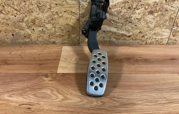 Opel Insignia A Accelerator throttle pedal 13237352 6PV00976500 08102008