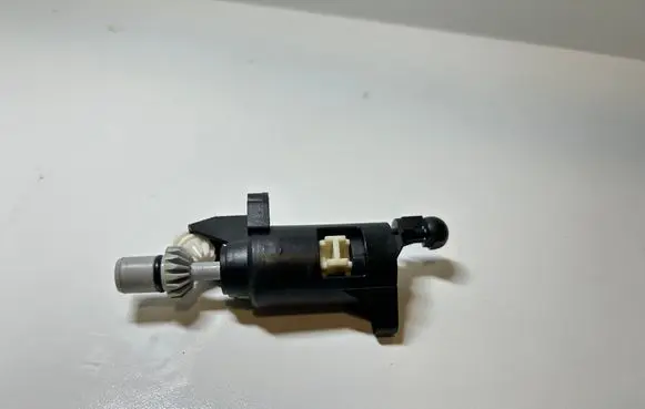 Headlight level adjustment motor