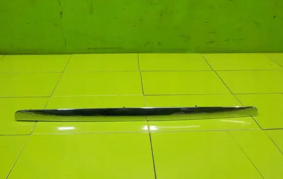 Mercedes-Benz Vito Viano W639 Rear light center trim bar blend MP60
