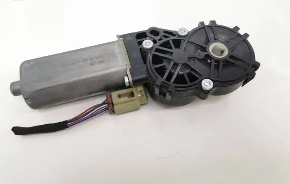 BMW 5 E60 E61 Seat adjustment motor 8316668 0390201972