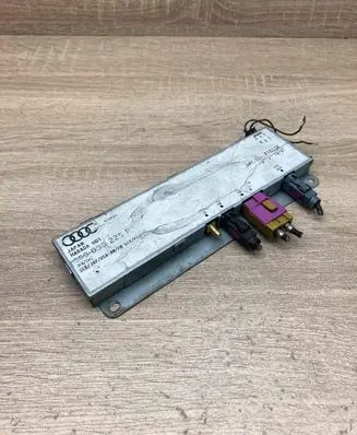 Audi A4 S4 B6 8E 8H Aerial antenna amplifier 359035225P