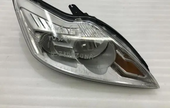 Ford Focus Headlight/headlamp 8M51-13W0290-BE