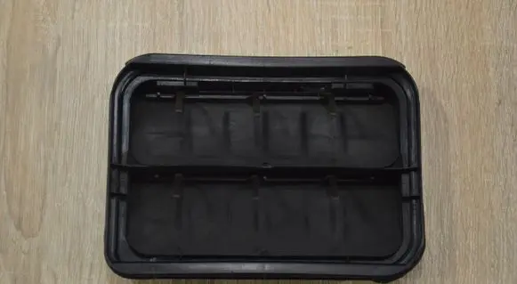 Renault Laguna III Quarter panel pressure vent 