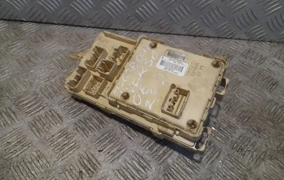 Toyota Corolla Verso AR10 Fuse box set 892210F020