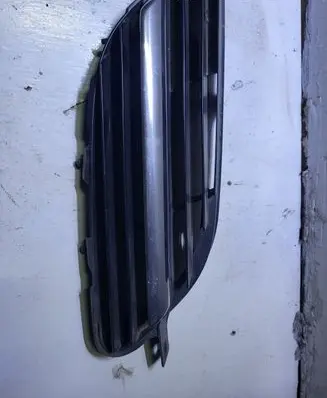Nissan Almera Tino Front bumper lower grill 9381M020