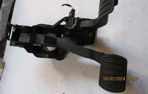 Peugeot Partner III Accelerator throttle pedal 9832495680