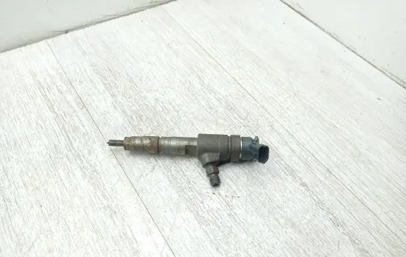 Peugeot 208 Fuel injector 0445110339
