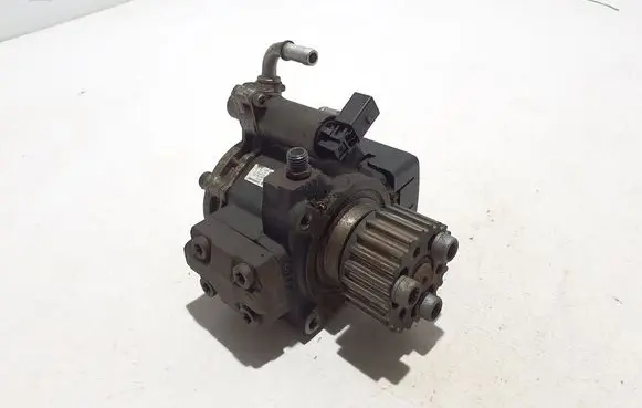 Volkswagen Caddy Fuel injection high pressure pump 03L130755E