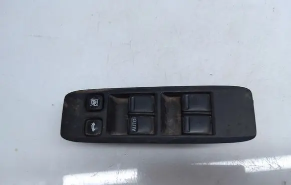 Nissan Primera Electric window control switch 25401AV640