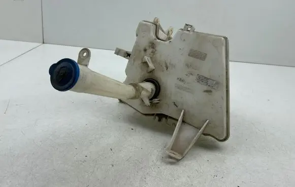 Toyota Avensis T270 Windshield washer fluid reservoir/tank 853100F041