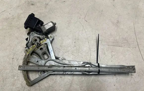 Toyota Corolla Verso AR10 Rear door window regulator with motor 698400F020