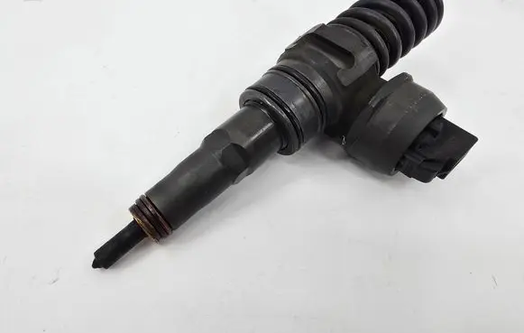 Volkswagen Caddy Fuel injector 038130073AG