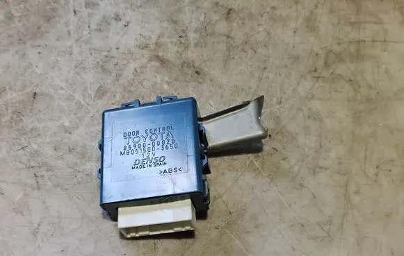 Toyota Yaris Door control unit/module 859800D020 MB0515003650