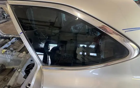 Subaru Outback (BS) Rear side window