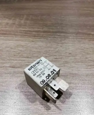 Audi Q7 4L Other relay 8D0951253 370 WHITE