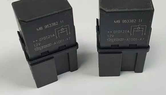Volvo S40, V40 Other relay MB953382