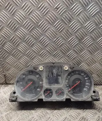 Volkswagen PASSAT B6 Speedometer (instrument cluster) 3c0920870qx
