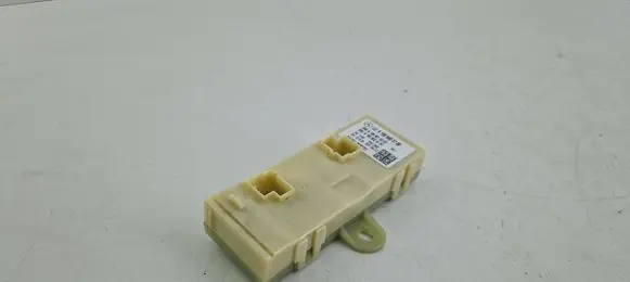 Mercedes-Benz ML W166 SAM control unit A1669003708 A1669024104 A1669016302