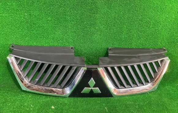 Front bumper upper radiator grill