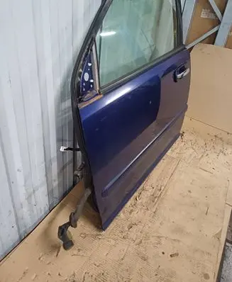 Nissan X-Trail T30 Front door