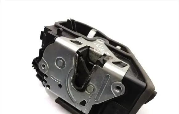 BMW 1 E81 E87 Rear door lock 7202148