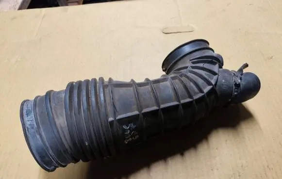 Chrysler 300 - 300C Air intake hose/pipe 05037539AD