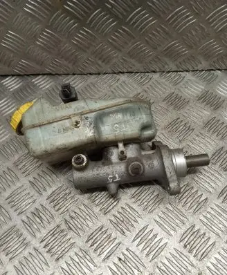 Master brake cylinder