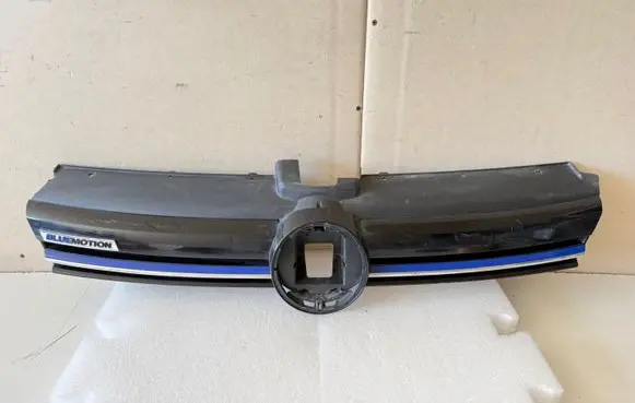 Volkswagen Golf VII Front bumper upper radiator grill 5G0853651 5G485365 ZGB5G0853