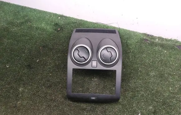 Nissan Qashqai Dash center air vent grill P10381A77100 K77710