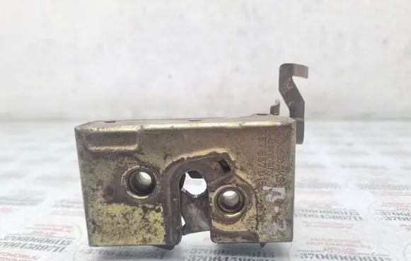 Volkswagen PASSAT B3 Front door lock 357837015