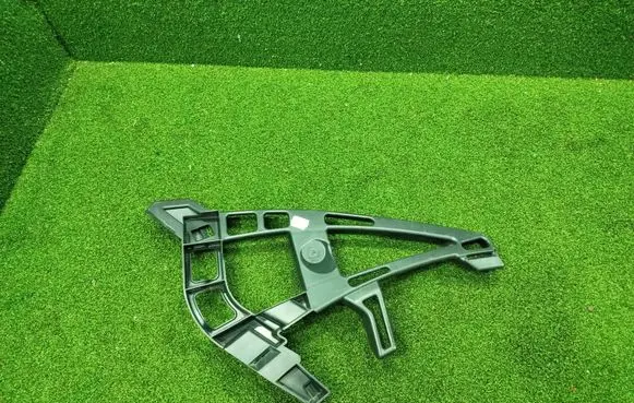 Front bumper mounting bracket