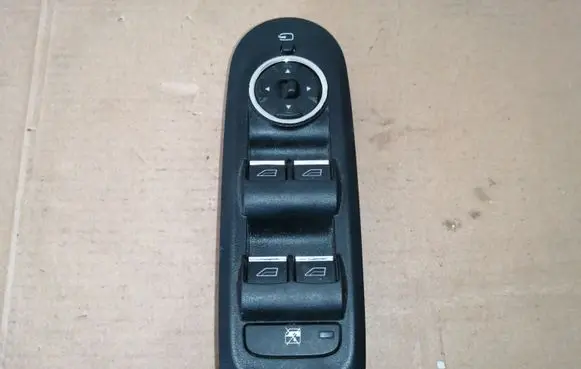 Ford Mondeo MK IV Electric window control switch 7S7T14A132BC