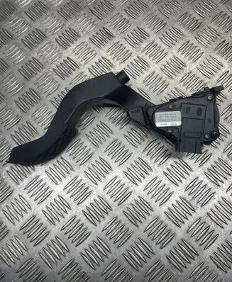 Volkswagen PASSAT B5.5 Accelerator throttle pedal 8D1721523F