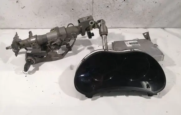 Toyota Avensis T250 Engine ECU kit and lock set 8380005631 MB2574300150 8966105690