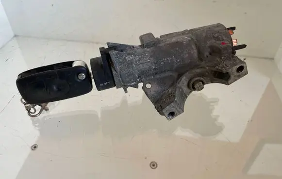 Audi A4 S4 B5 8D Ignition lock 4B0905851B