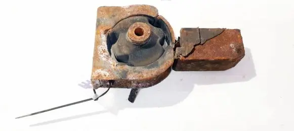 Toyota Avensis T250 Engine mount bracket