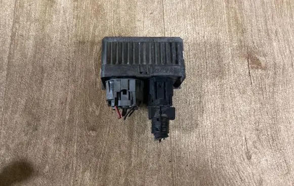 Opel Insignia A Glow plug pre-heat relay 55572812