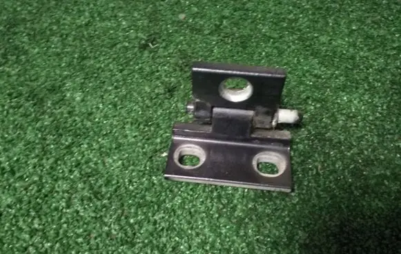 Volvo V70 Front door lower hinge 
