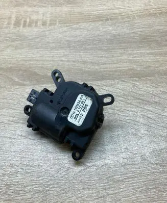 Ford Mondeo Mk III Air flap motor/actuator 1S7H19B634AA
