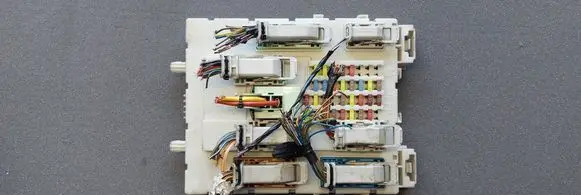 Ford Transit - Tourneo Connect Fuse module DV6T14A073SL 4090002504
