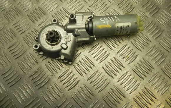 Mercedes-Benz S W221 Seat adjustment motor A2208205042 V1165