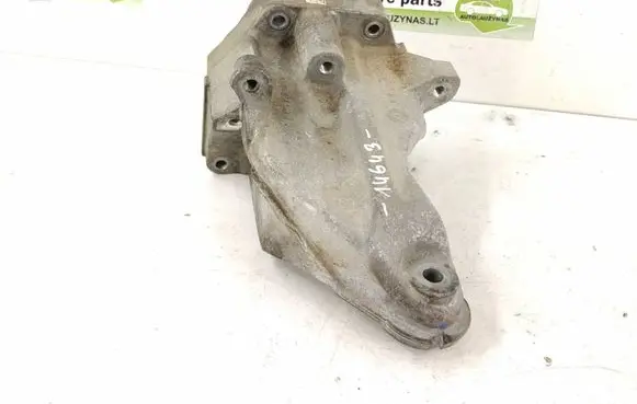 Mercedes-Benz E W212 Engine mounting bracket DALISID2733 A6512231304 6512231304