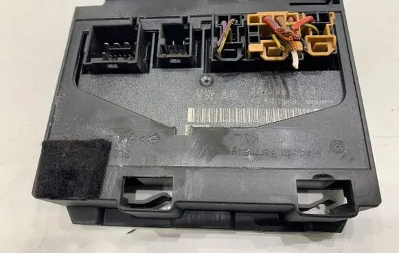 Volkswagen PASSAT B7 Central body control module 3AA959433