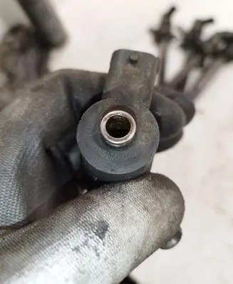 Volvo XC70 Fuel injector 0445110078 8658352