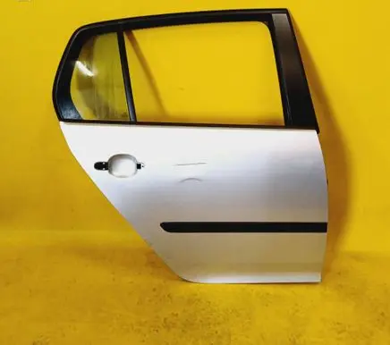 Volkswagen Golf V Rear door 