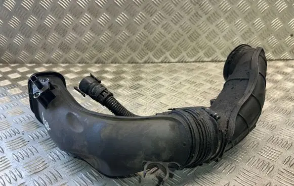BMW 5 GT F07 Air intake duct part 7807493 7810770