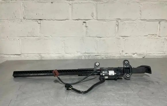 BMW 3 E92 E93 Seat belt adjustment motor 7330780